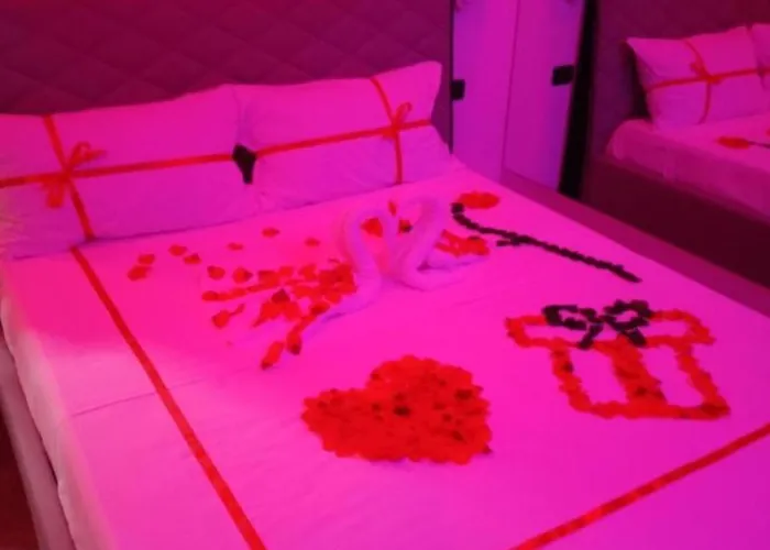 לינה וארוחת בוקר Grecale & 4*